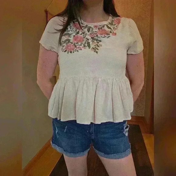 World Market Tan Linen Look Peplum Top w/ Embroidered Flowers Size Small/ Medium - Picture 8 of 8